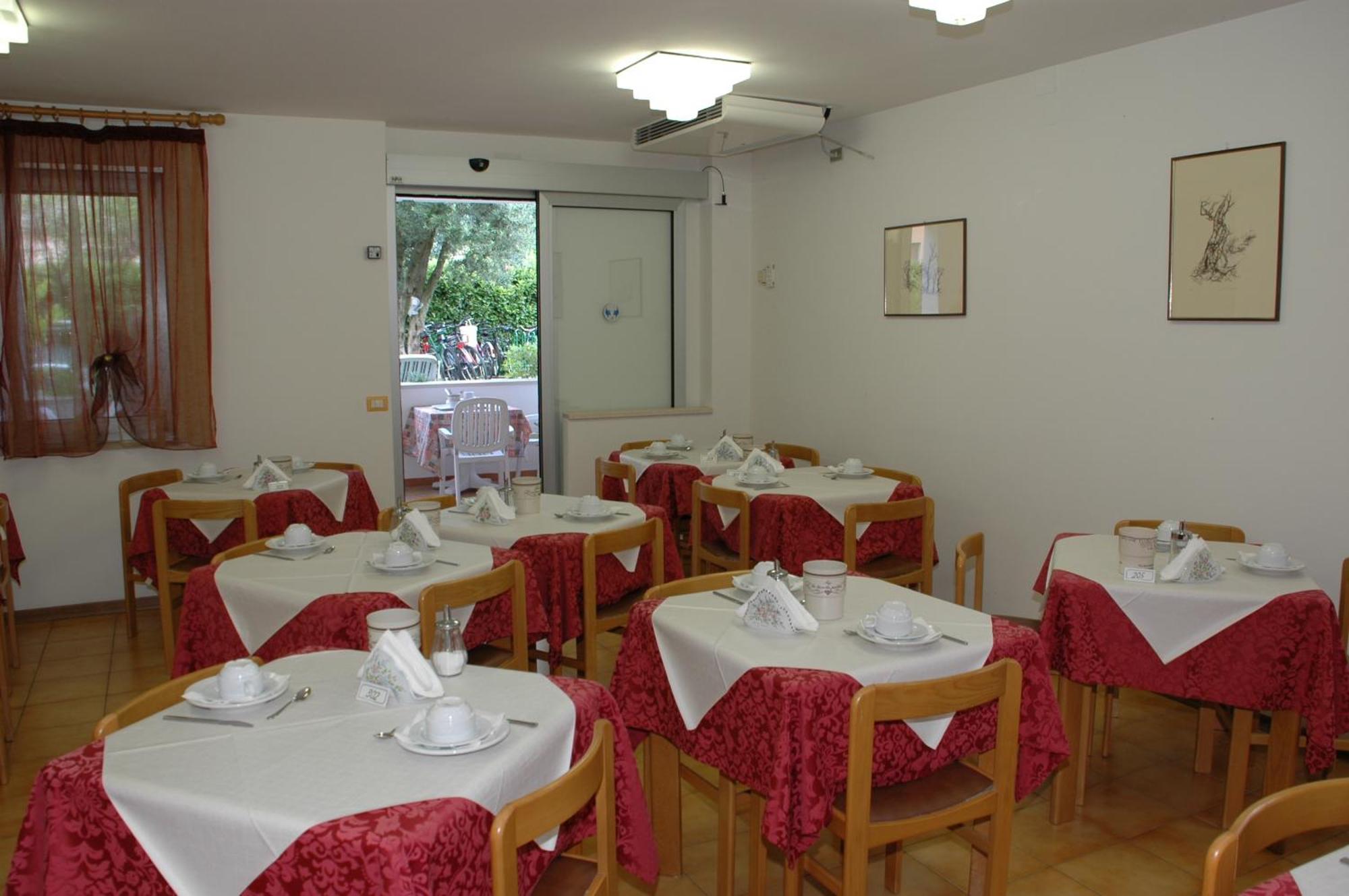Hotel Garni Villa Magnolia Torbole Sul Garda Екстериор снимка