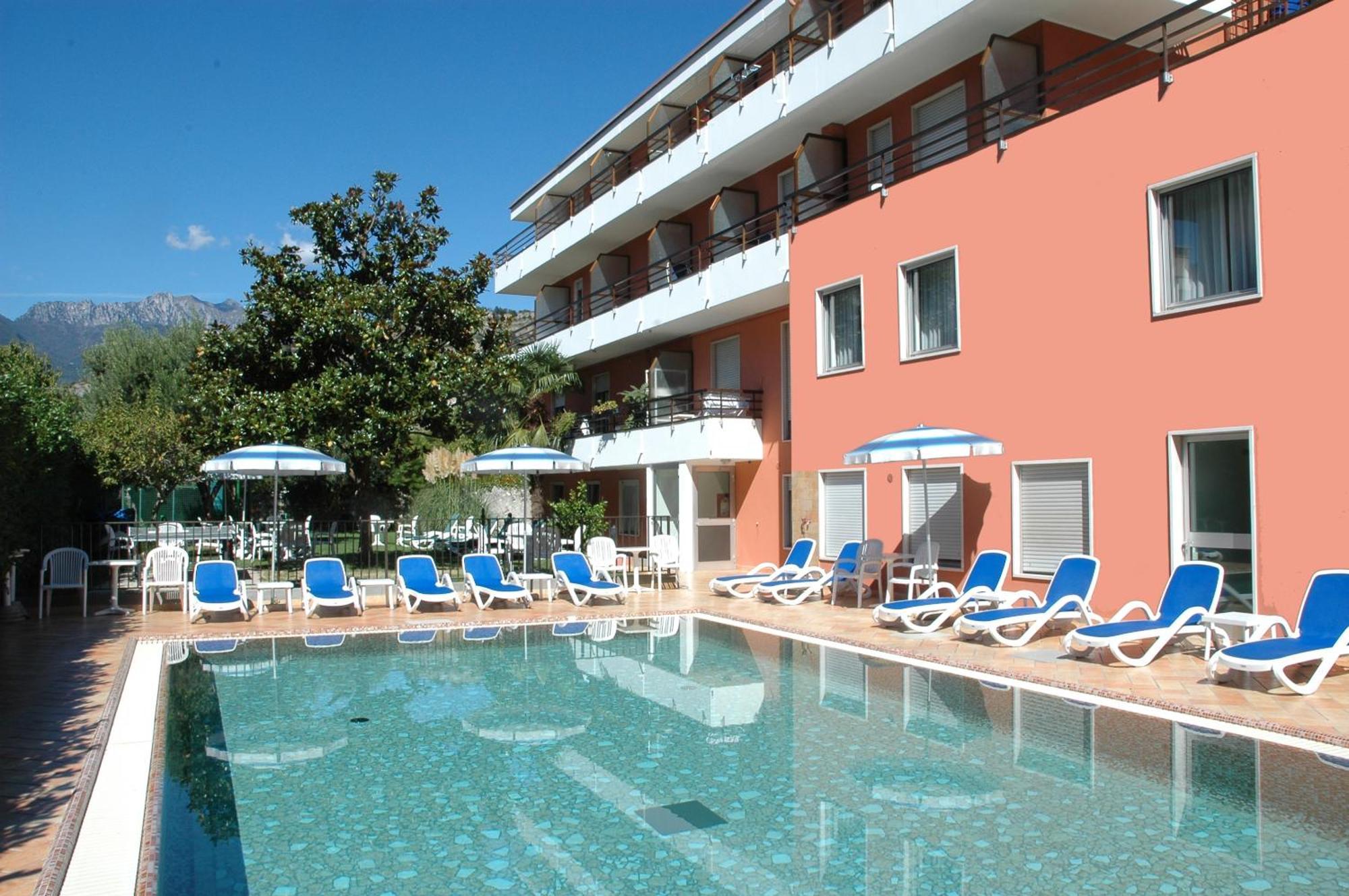 Hotel Garni Villa Magnolia Torbole Sul Garda Екстериор снимка