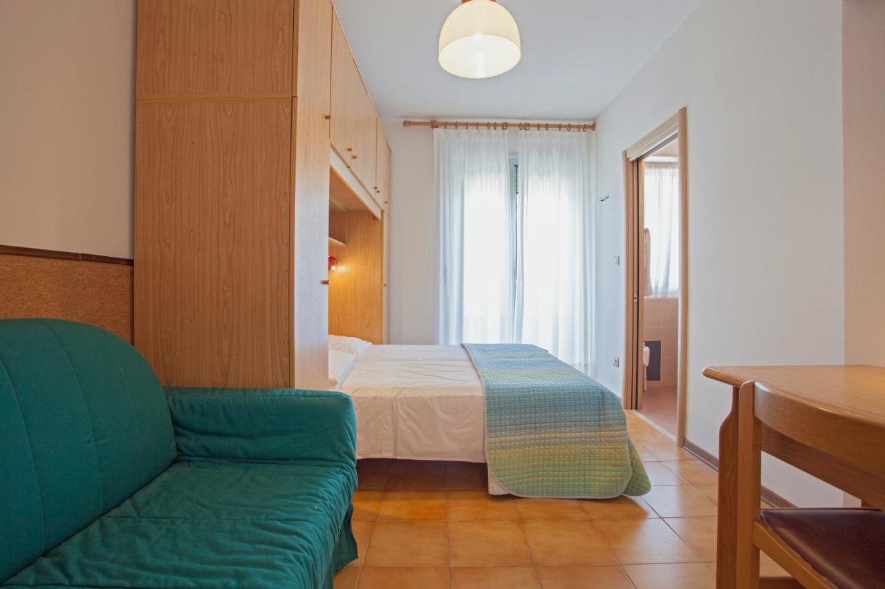 Hotel Garni Villa Magnolia Torbole Sul Garda Стая снимка